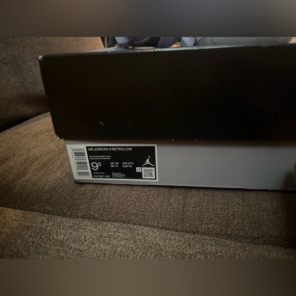 Size 9.5 - Air Jordan 11 Retro Low Cement Grey - Picture 8 of 8